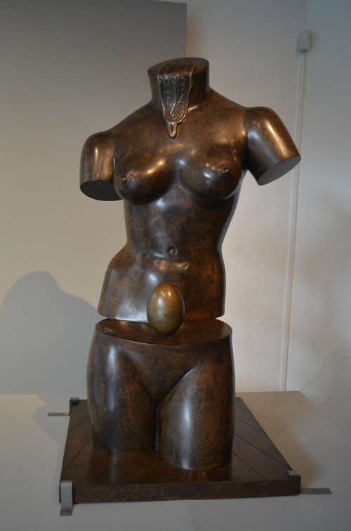 Crítico de Dalí en Escultura